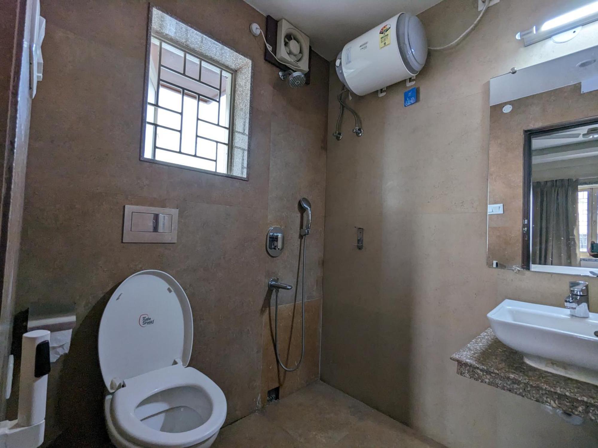 The Aster Enclave Hotel Calcutta Extérieur photo